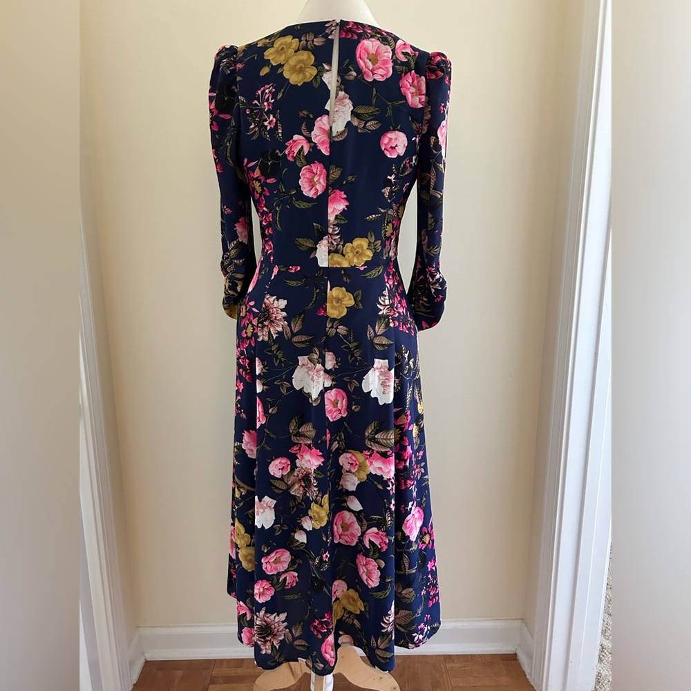 🌸BEAUTIFUL Navy Dress w/Flower Print - Picture 2 of 6